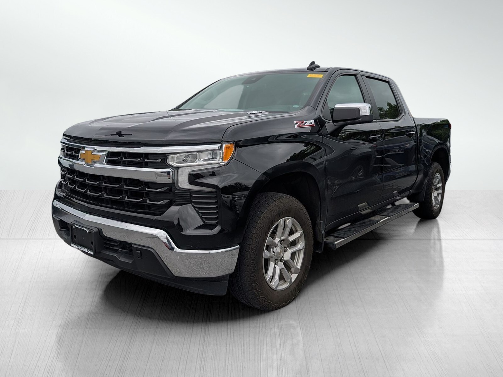 2023 Chevrolet Silverado 1500 LT photo 3