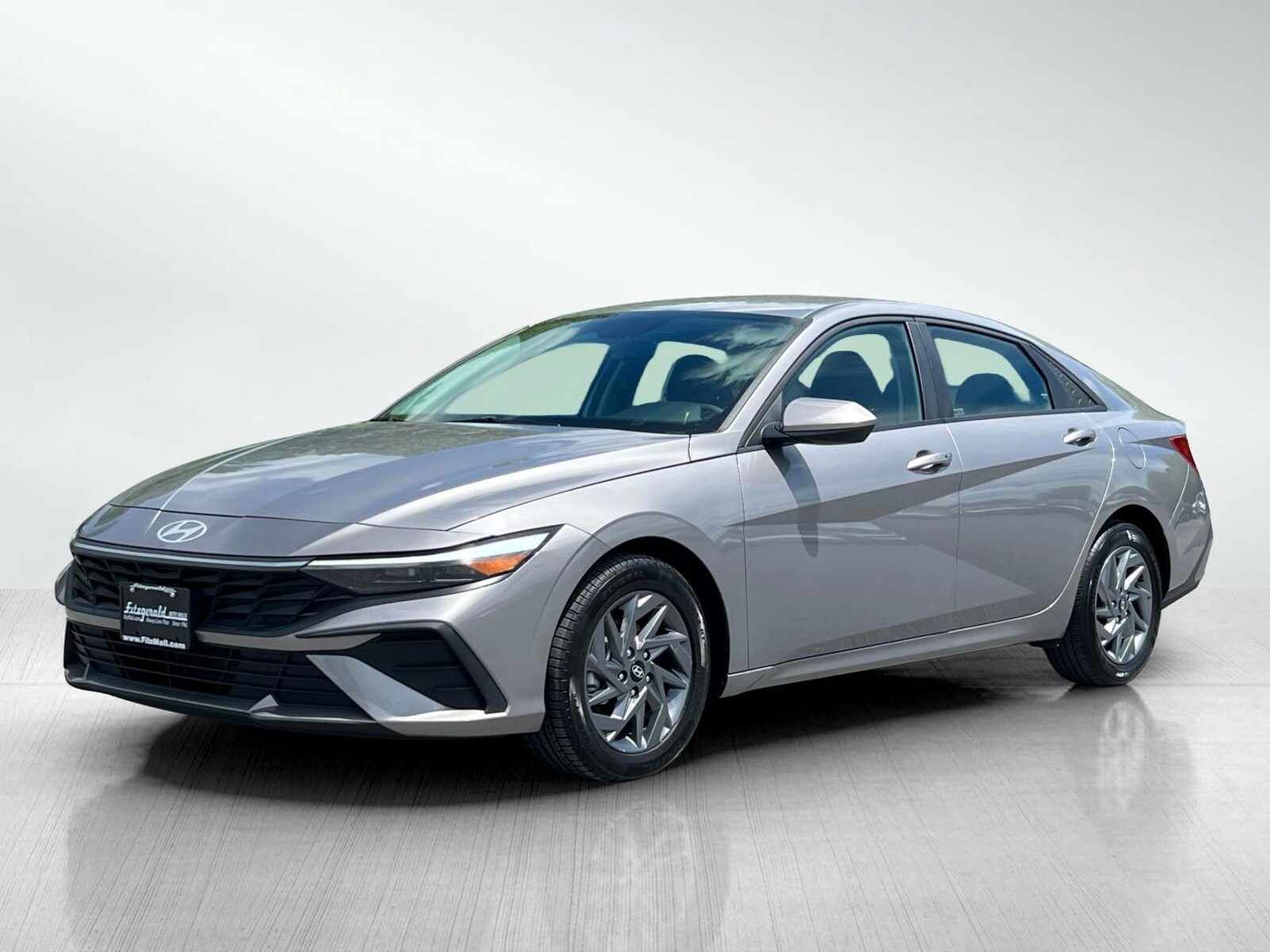2024 Hyundai Elantra SEL photo 2