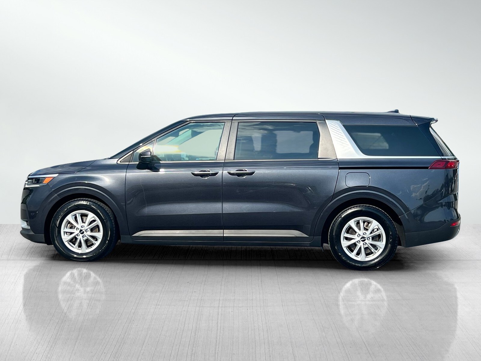 2023 Kia Carnival LX photo 4
