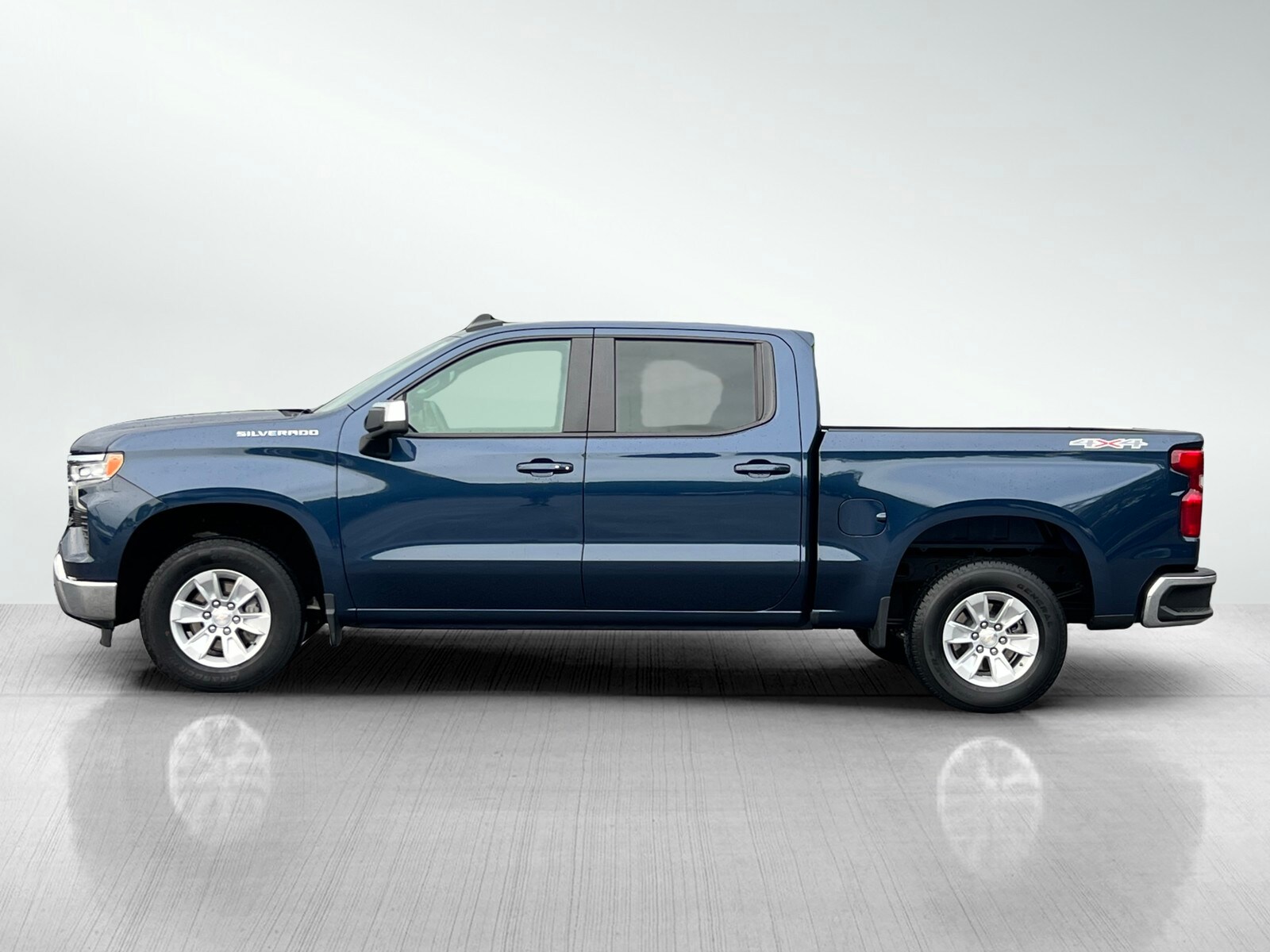 2023 Chevrolet Silverado 1500 LT photo 4