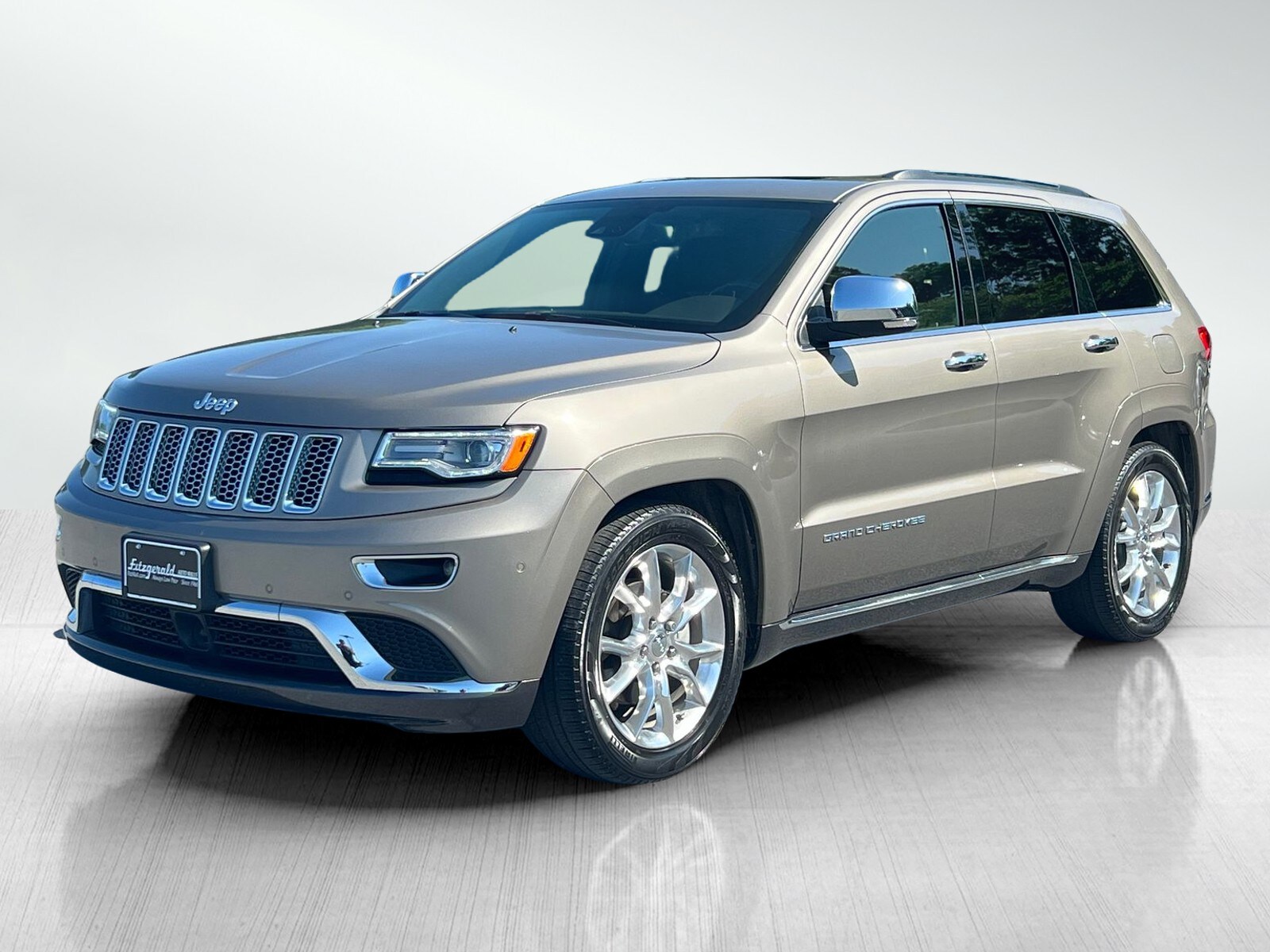 2016 Jeep Grand Cherokee Summit photo 2