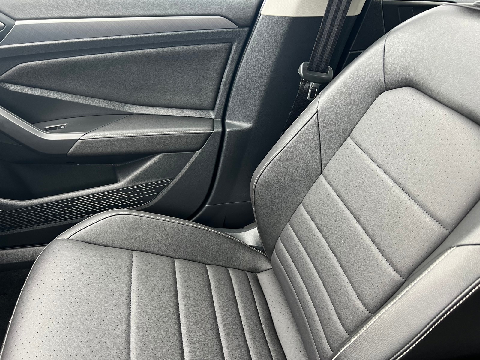 2024 Volkswagen Jetta 1.5T SE photo 3
