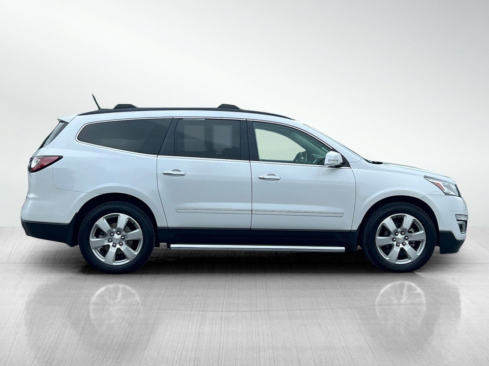 2017 Chevrolet Traverse LTZ photo 3
