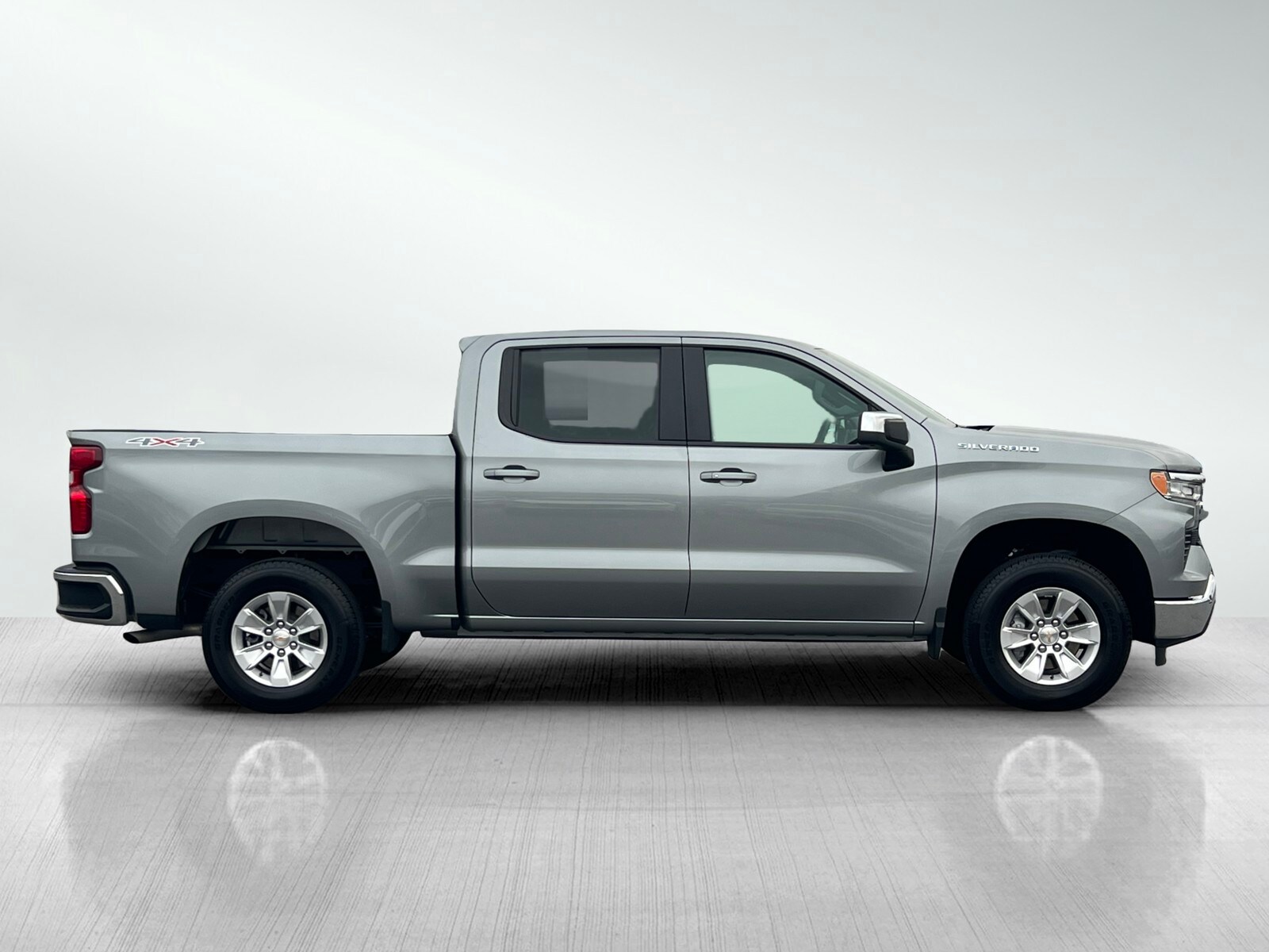 2025 Chevrolet Silverado 1500 LT photo 3