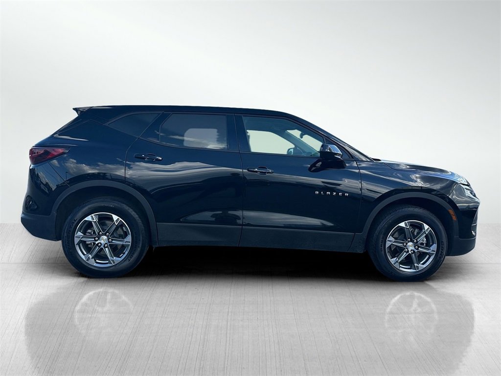 2025 Chevrolet Blazer 2LT photo 3
