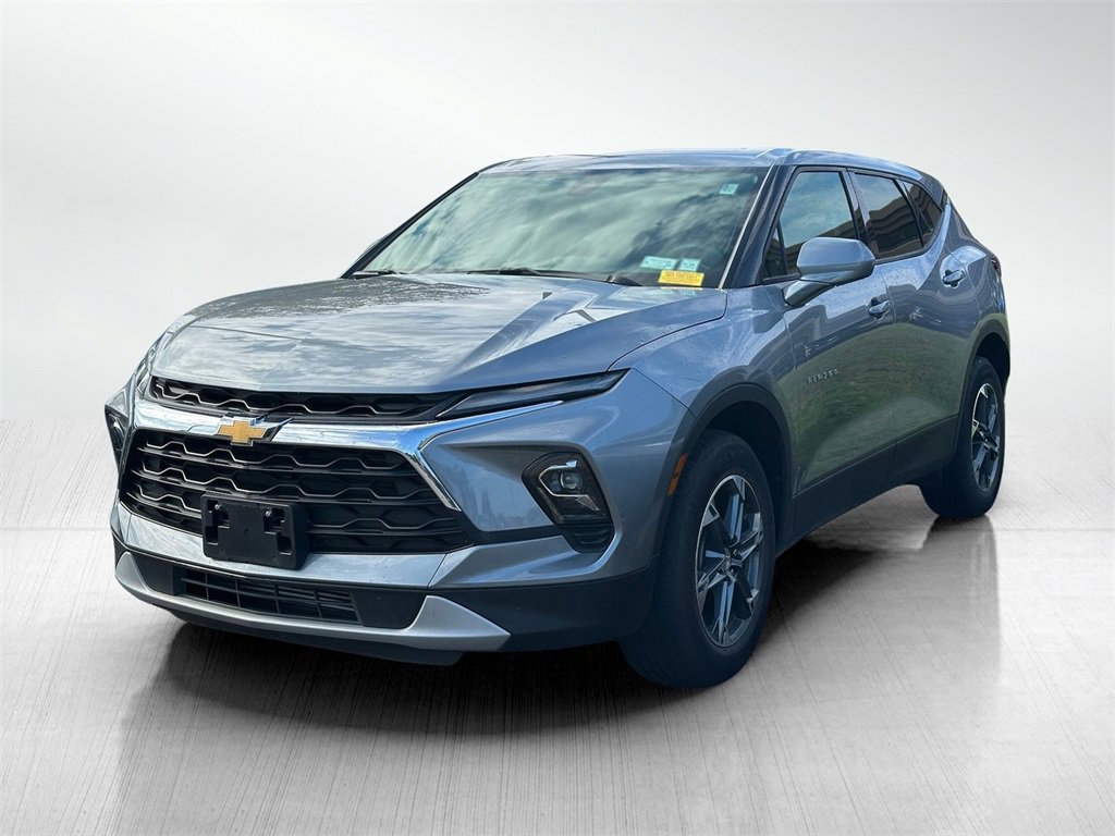 2025 Chevrolet Blazer 2LT photo 3