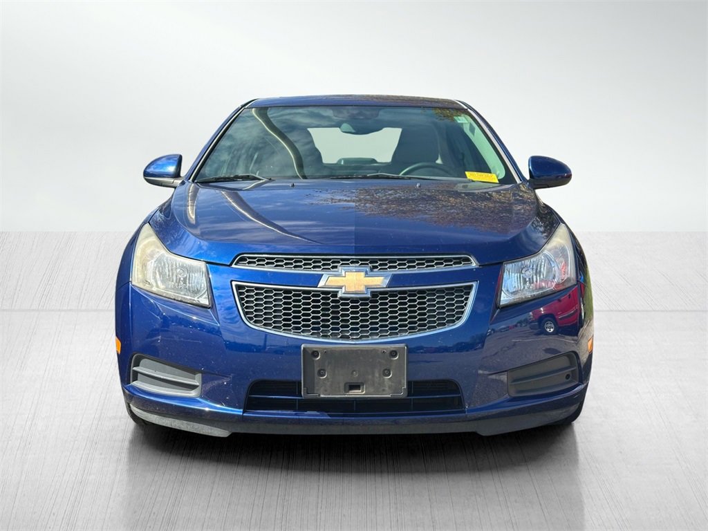 2012 Chevrolet Cruze photo 2