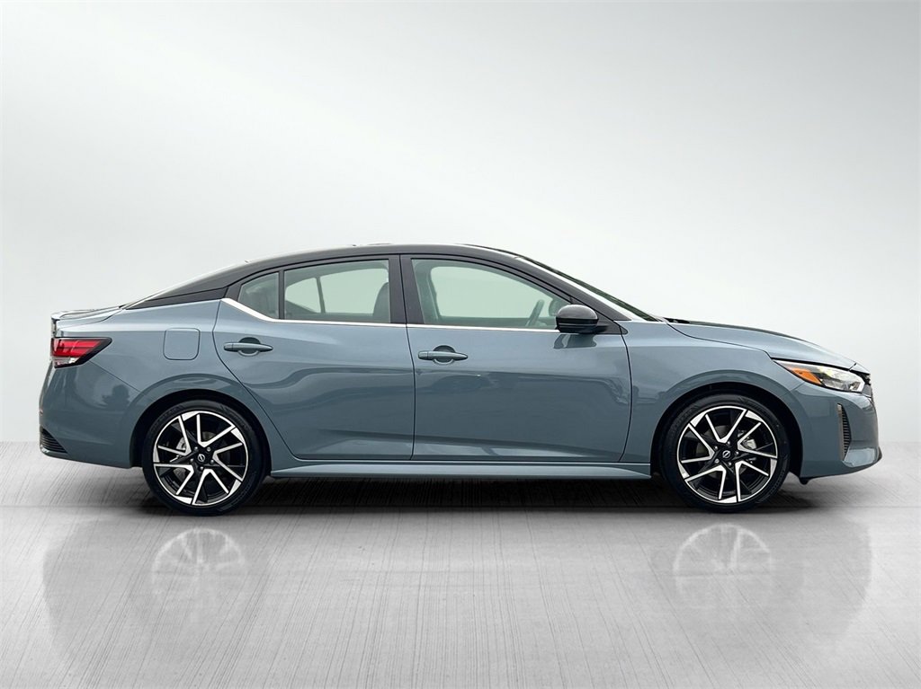 2025 Nissan Sentra SR photo 3