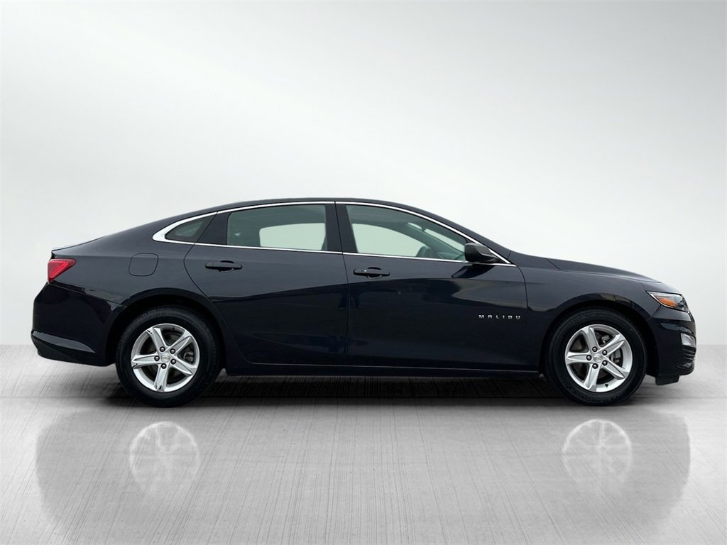 2022 Chevrolet Malibu LS photo 4