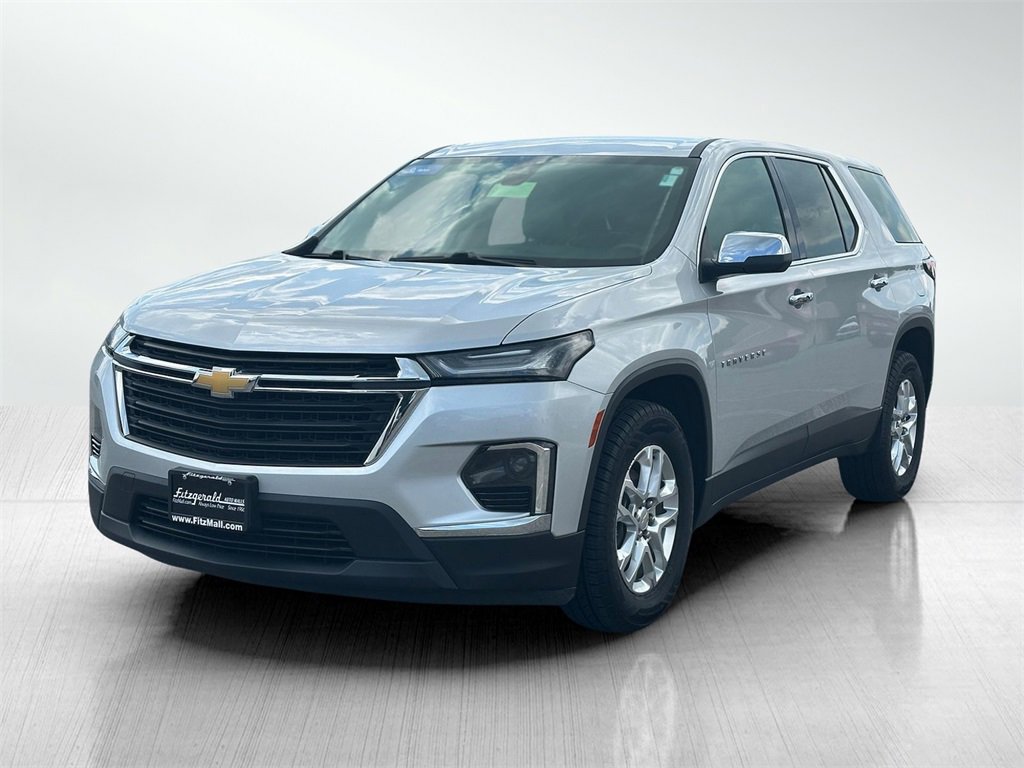2022 Chevrolet Traverse LS photo 2