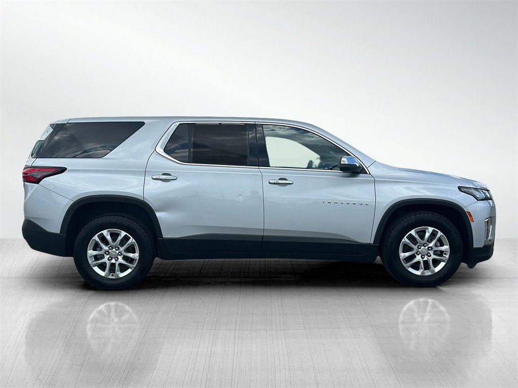 2022 Chevrolet Traverse LS photo 4