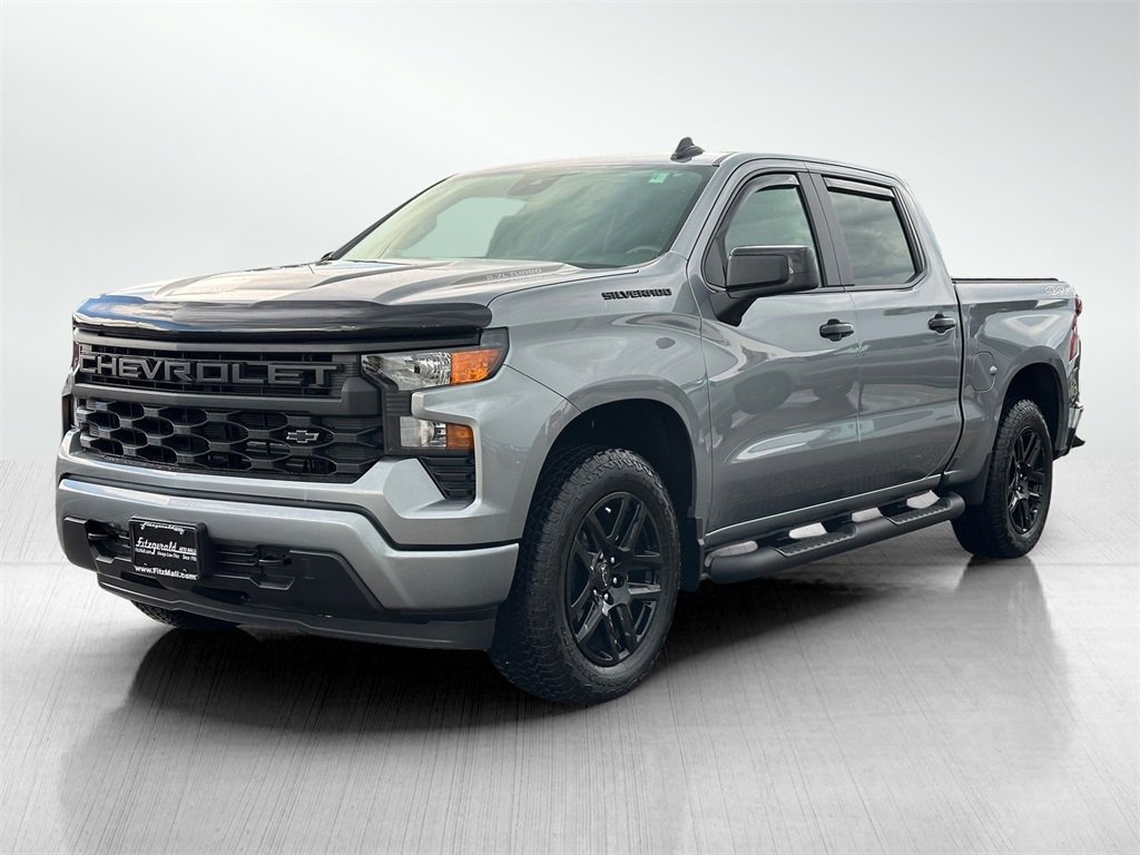 2024 Chevrolet Silverado 1500 Custom photo 2