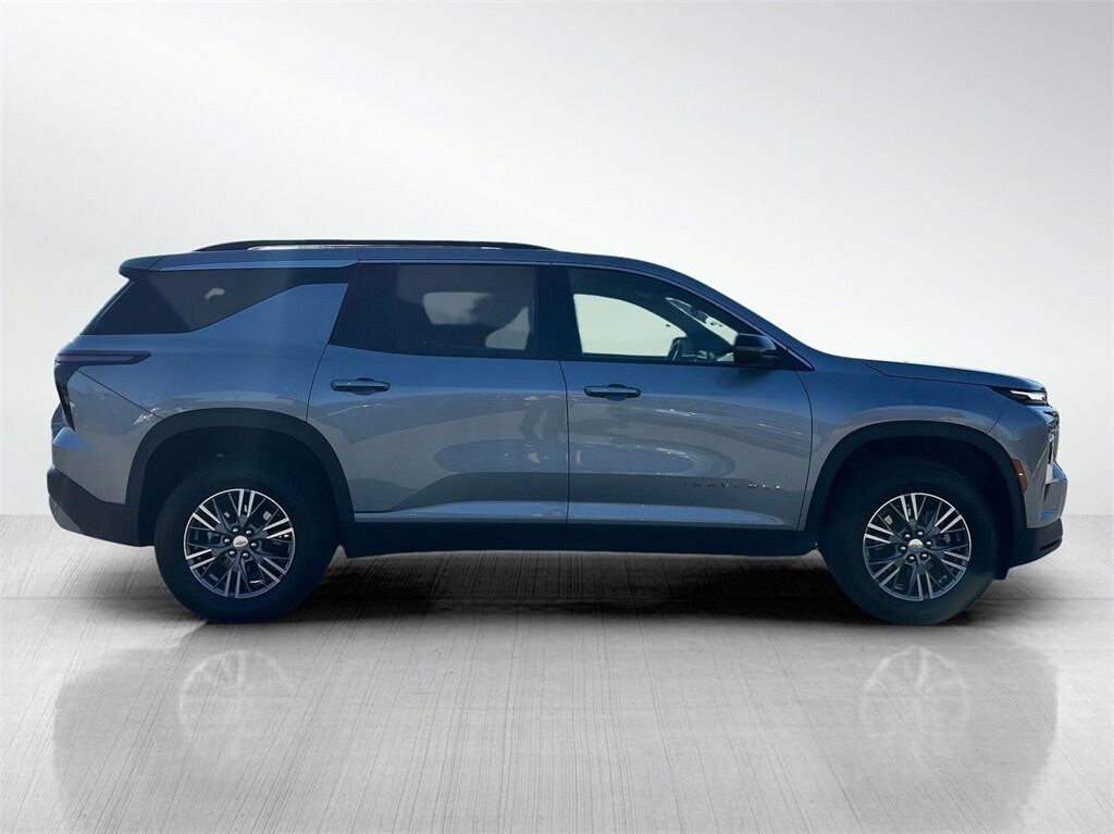 Used 2025 Chevrolet Traverse LT SUV