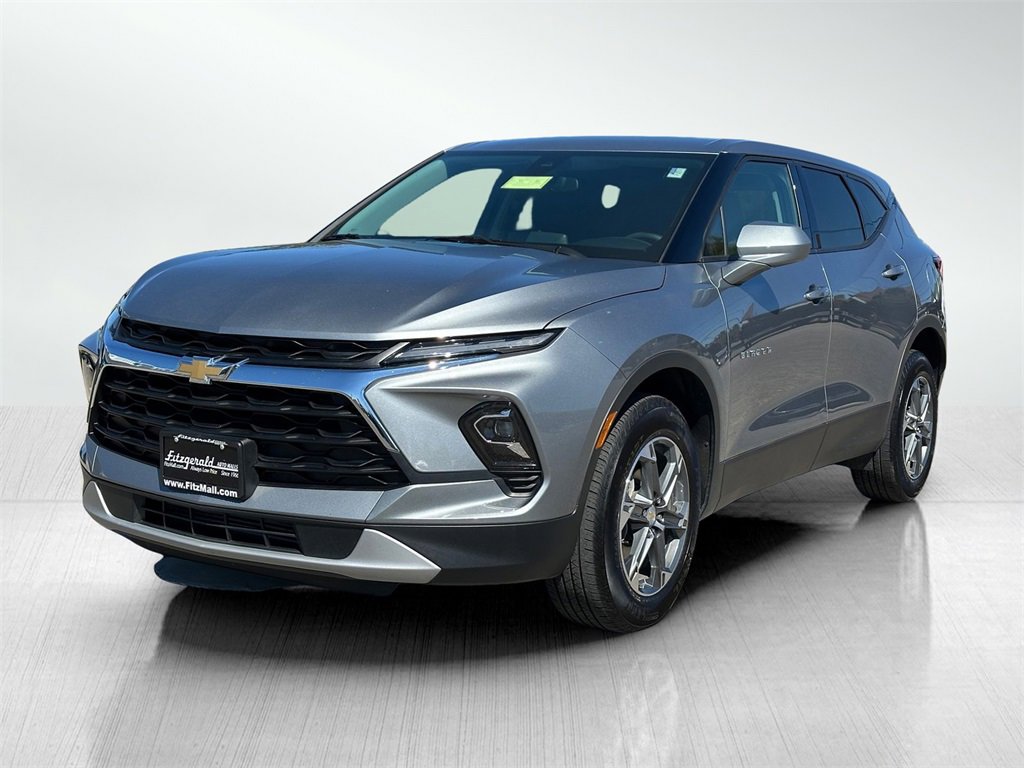 2025 Chevrolet Blazer 2LT photo 2