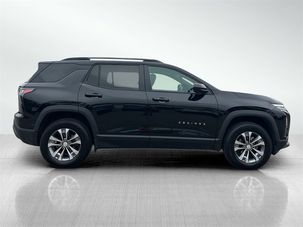 2025 Chevrolet Equinox LT photo 4