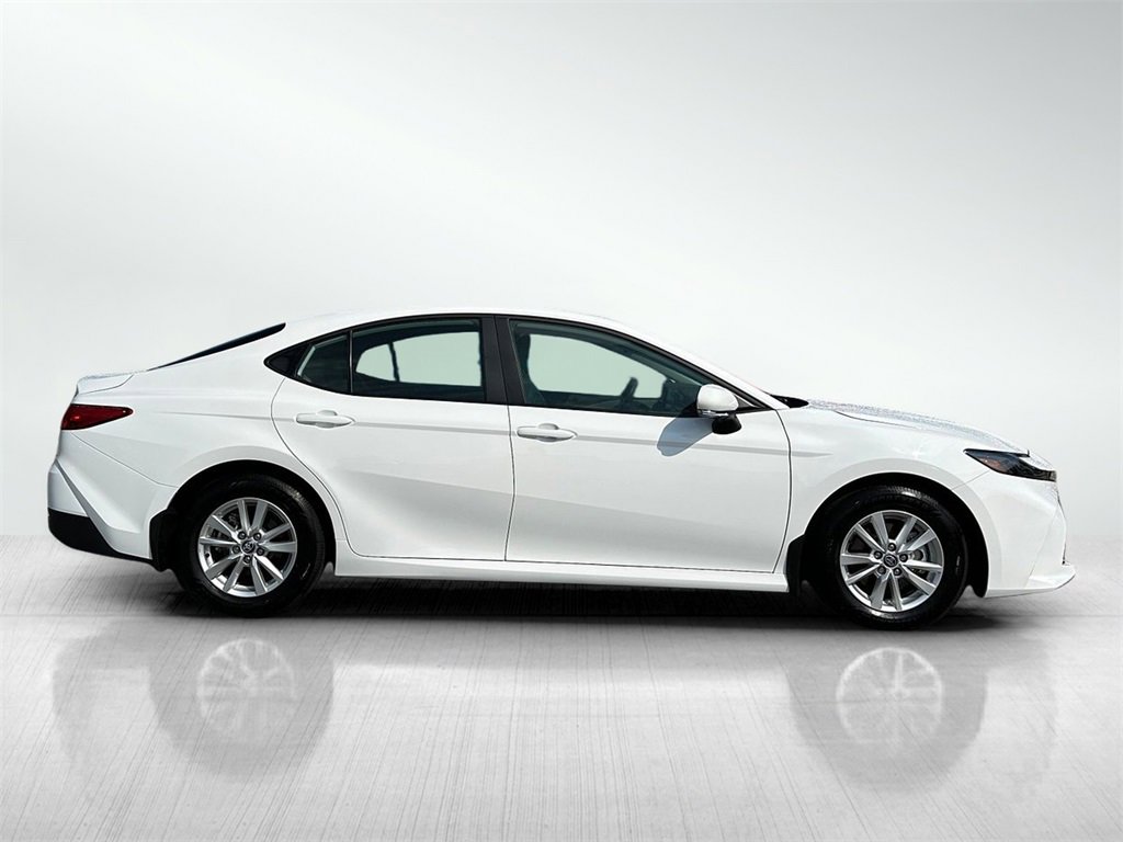 2025 Toyota Camry LE photo 4