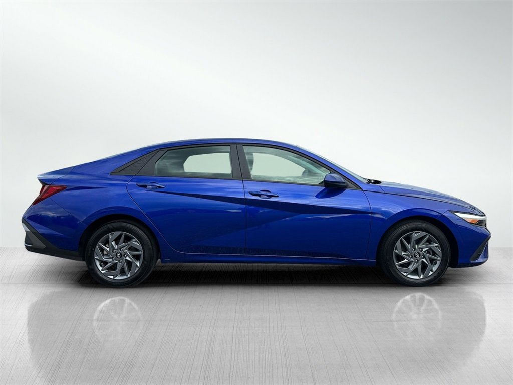 2024 Hyundai Elantra SEL photo 4