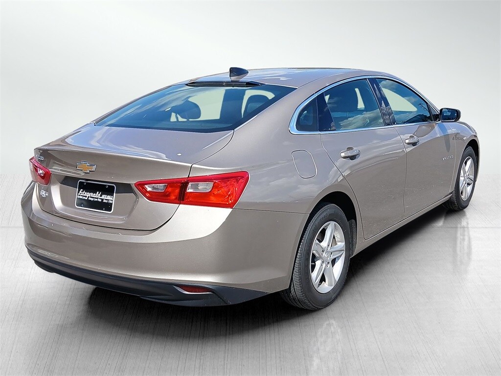 2023 Chevrolet Malibu LS photo 3