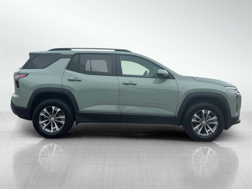 2025 Chevrolet Equinox LT photo 4