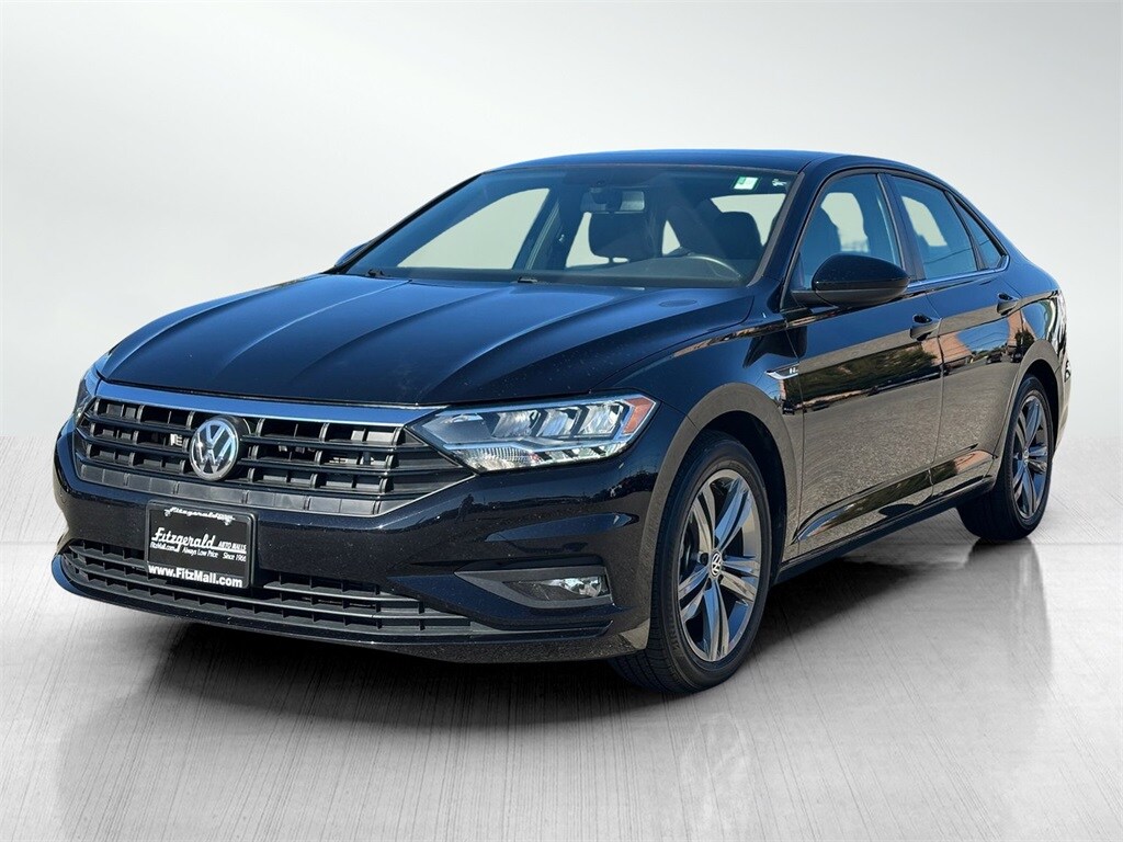 2021 Volkswagen Jetta R-Line photo 2