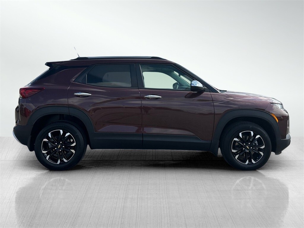 2022 Chevrolet Trailblazer LT photo 2