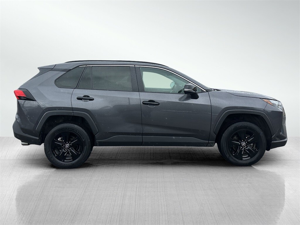 2022 Toyota RAV4 XLE photo 4