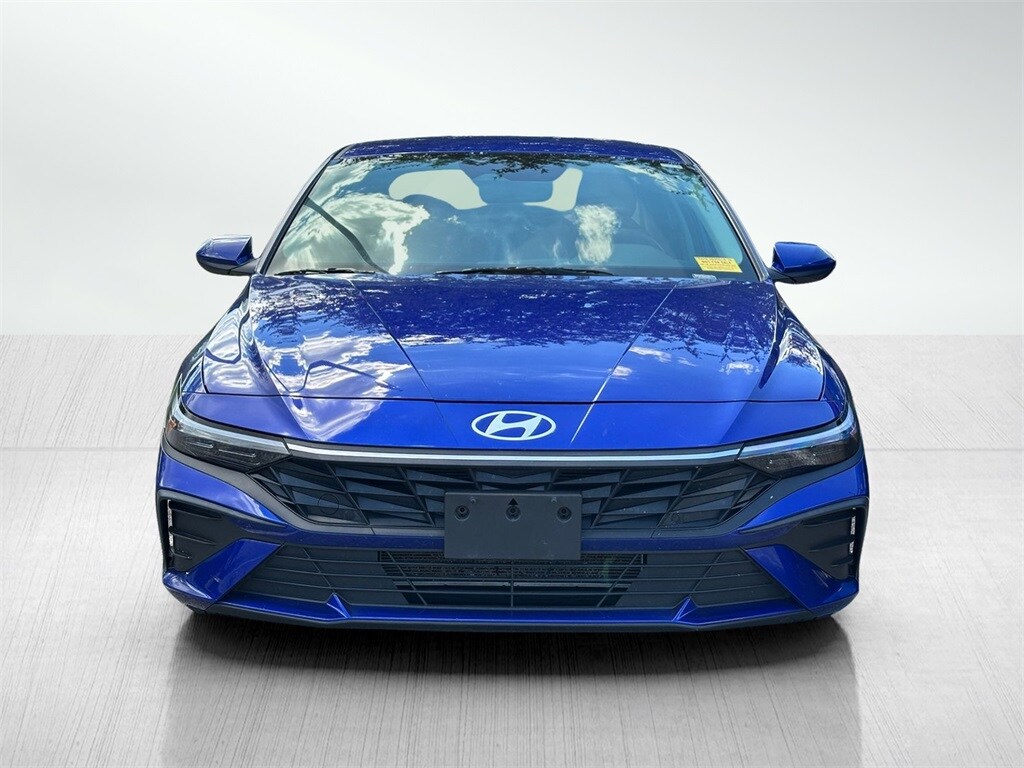 2024 Hyundai Elantra SEL photo 2