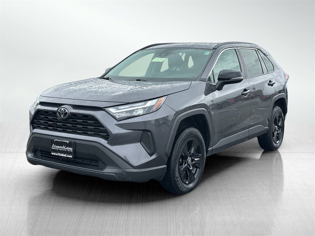 2022 Toyota RAV4 XLE photo 2