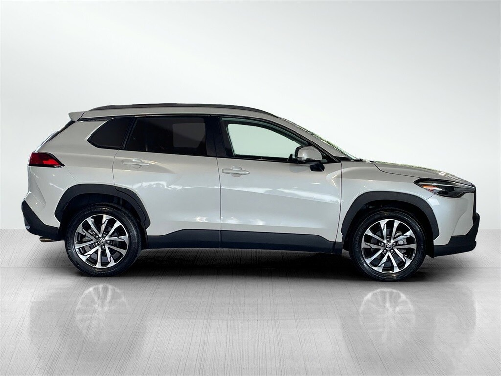2022 Toyota Corolla Cross XLE photo 4