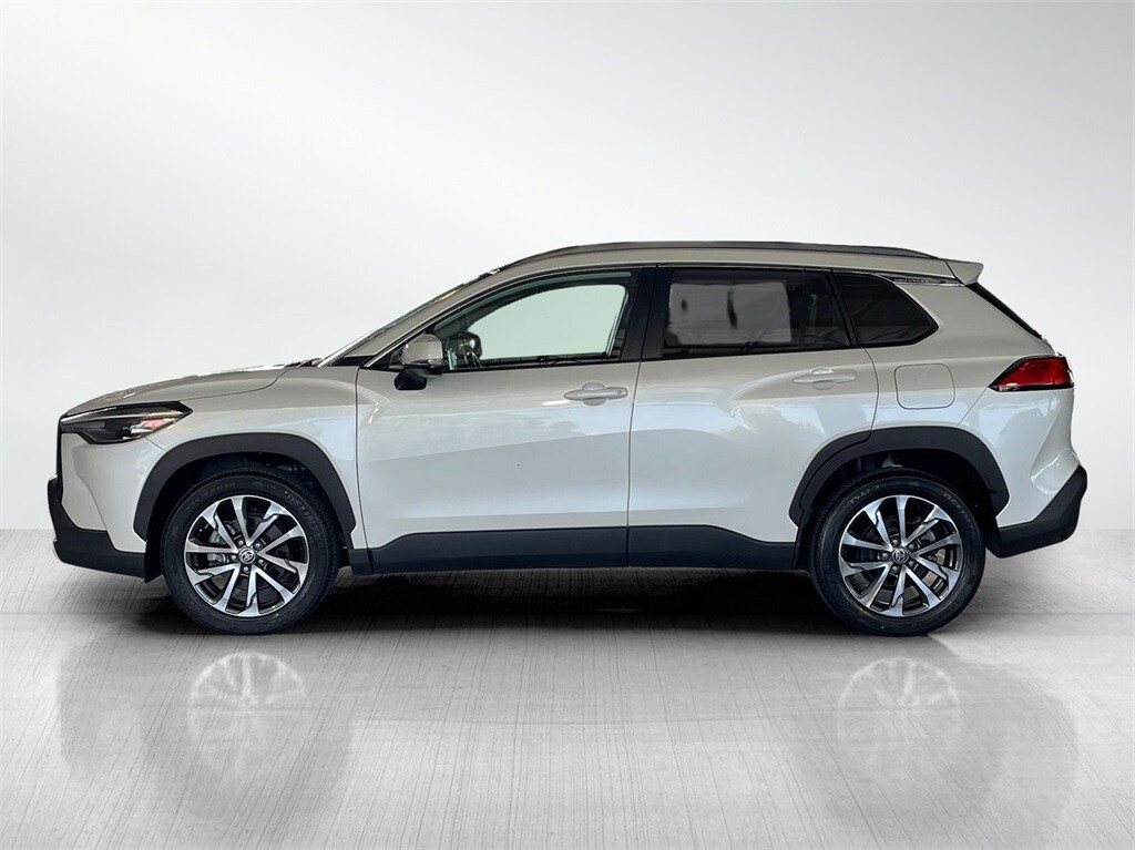 2022 Toyota Corolla Cross XLE photo 3