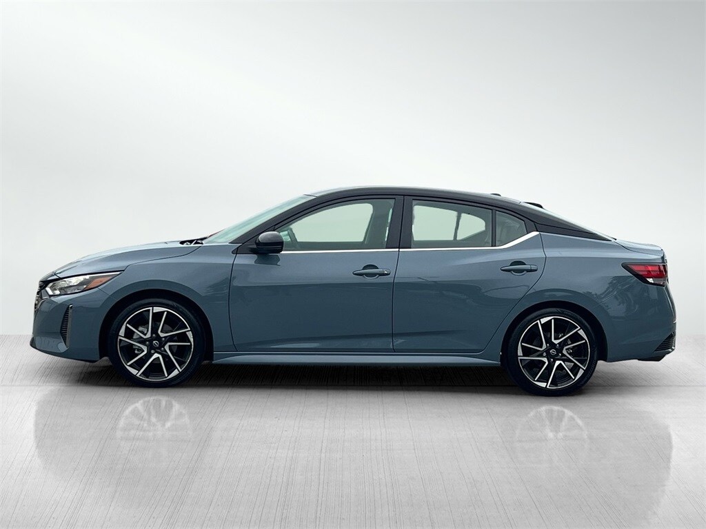 2025 Nissan Sentra SR photo 4
