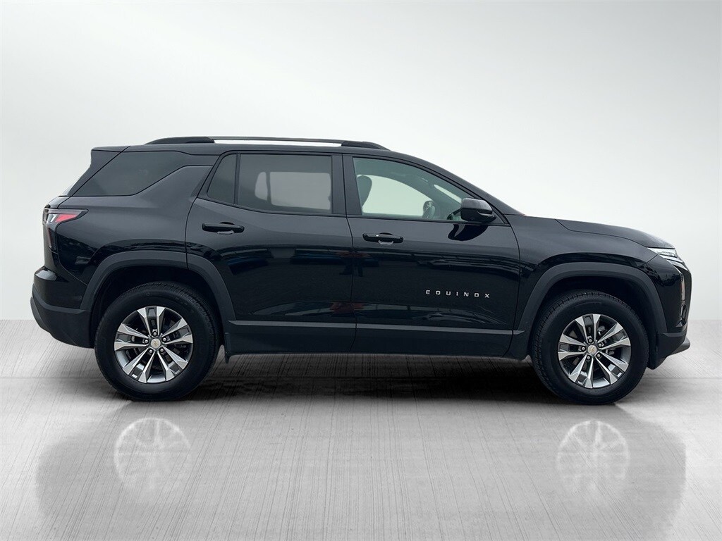 2025 Chevrolet Equinox LT photo 4