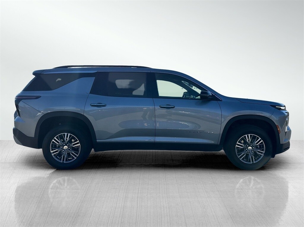 Used 2025 Chevrolet Traverse LT SUV