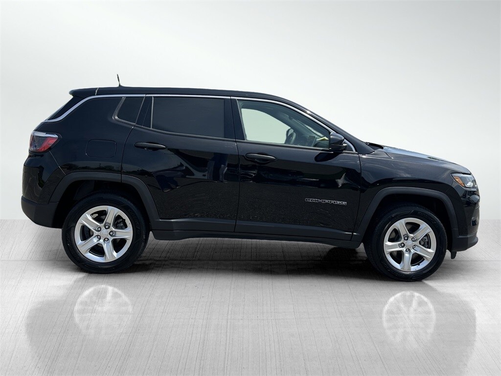 2023 Jeep Compass Sport photo 3