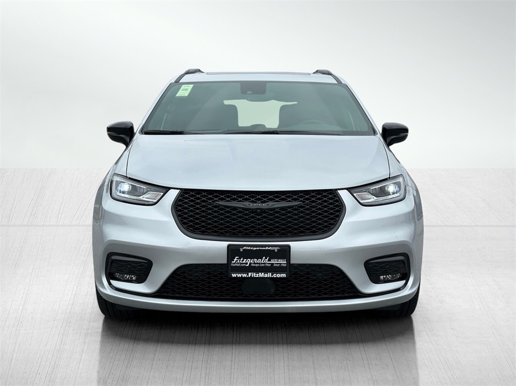 New 2026 Chrysler Pacifica Limited Passenger Van