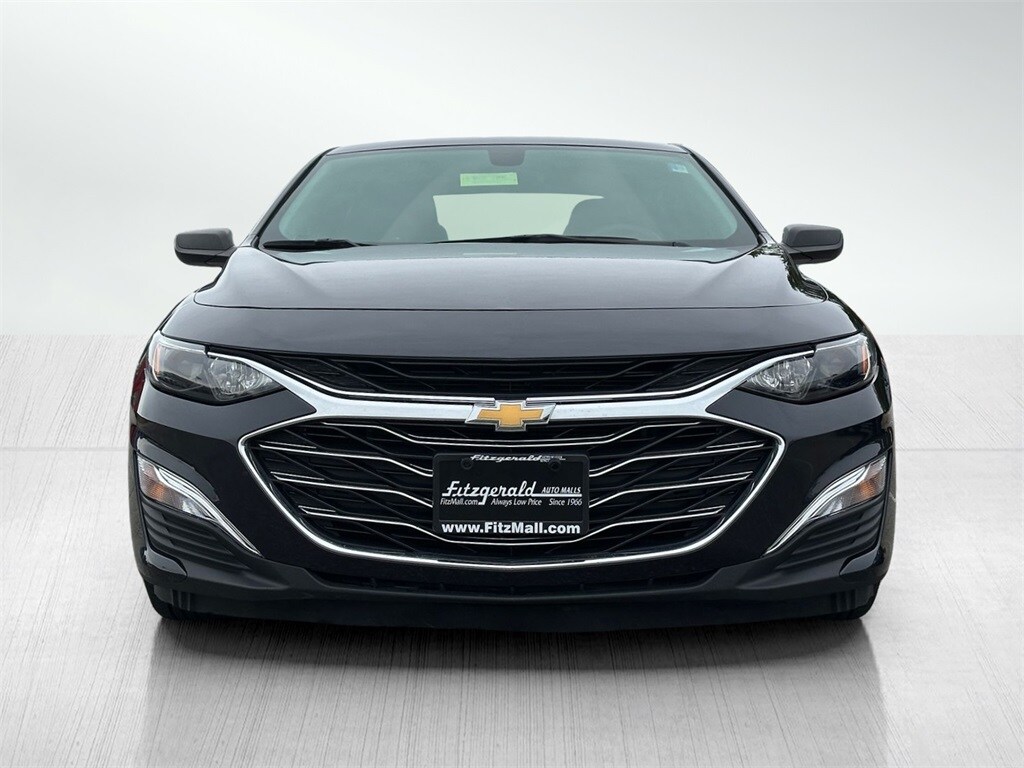 2022 Chevrolet Malibu LS photo 3