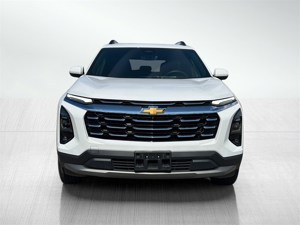 2025 Chevrolet Equinox LT photo 3
