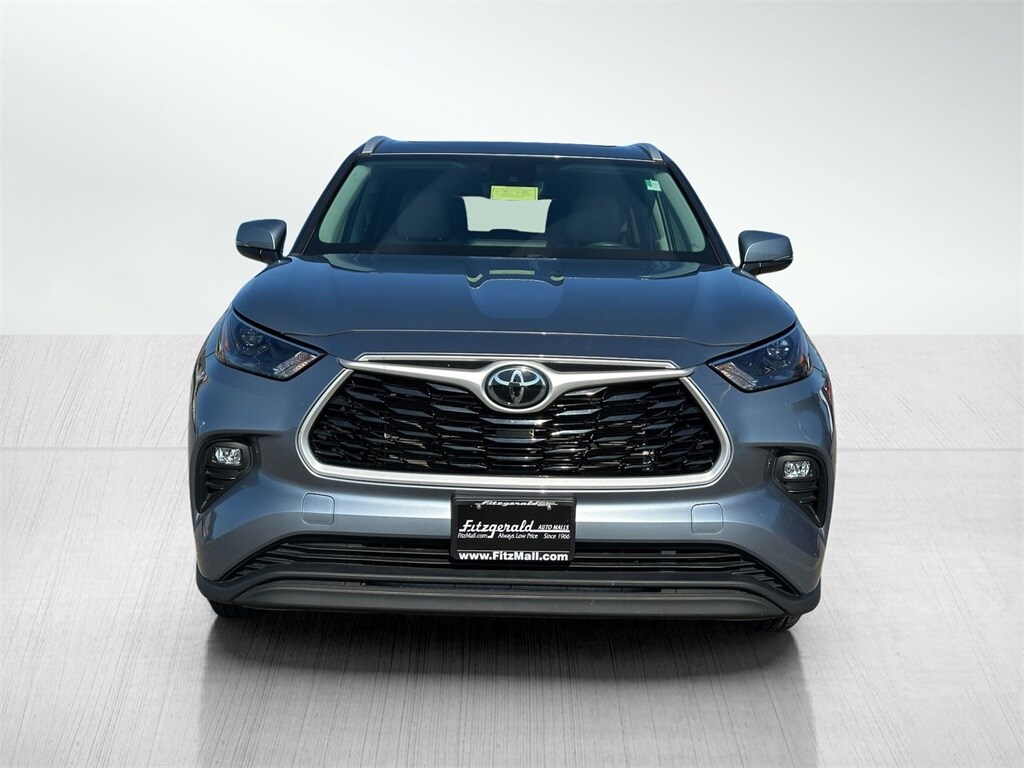 2022 Toyota Highlander XLE photo 3