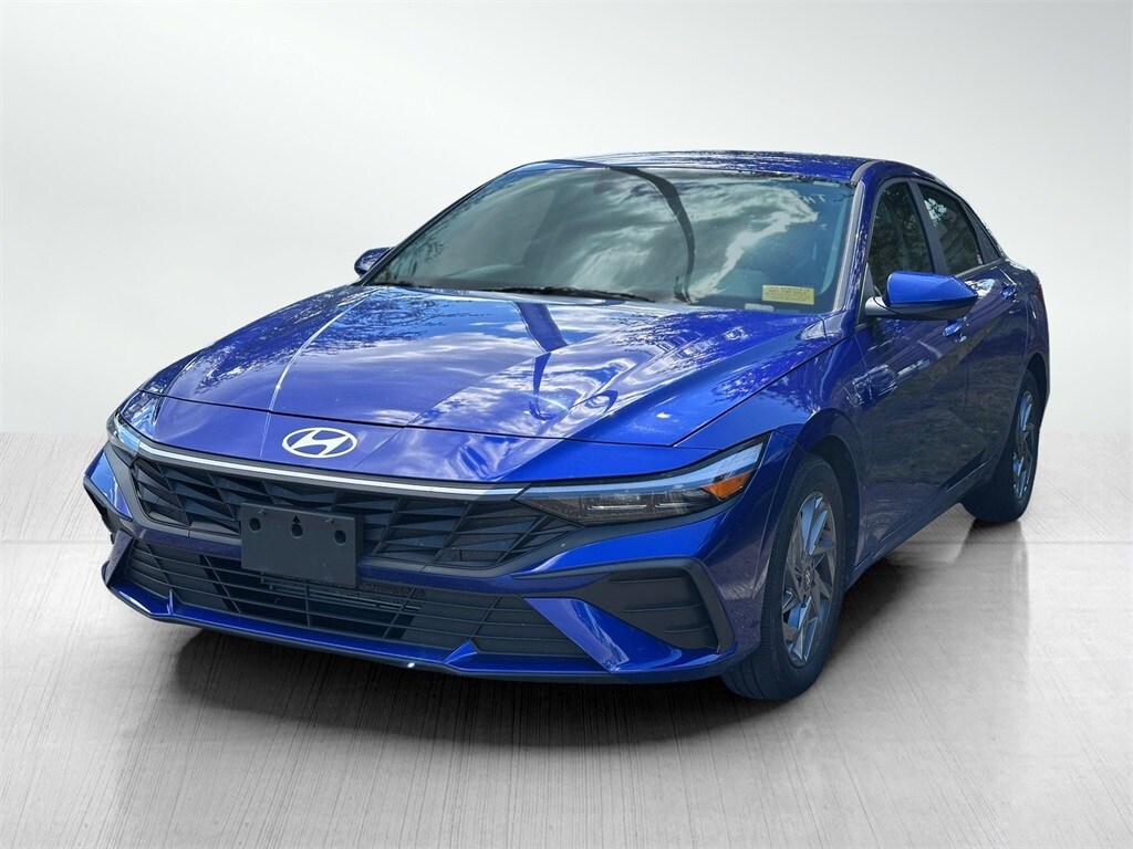 2024 Hyundai Elantra SEL photo 3