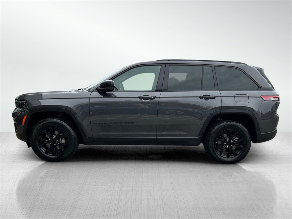 2024 Jeep Grand Cherokee Altitude X photo 2