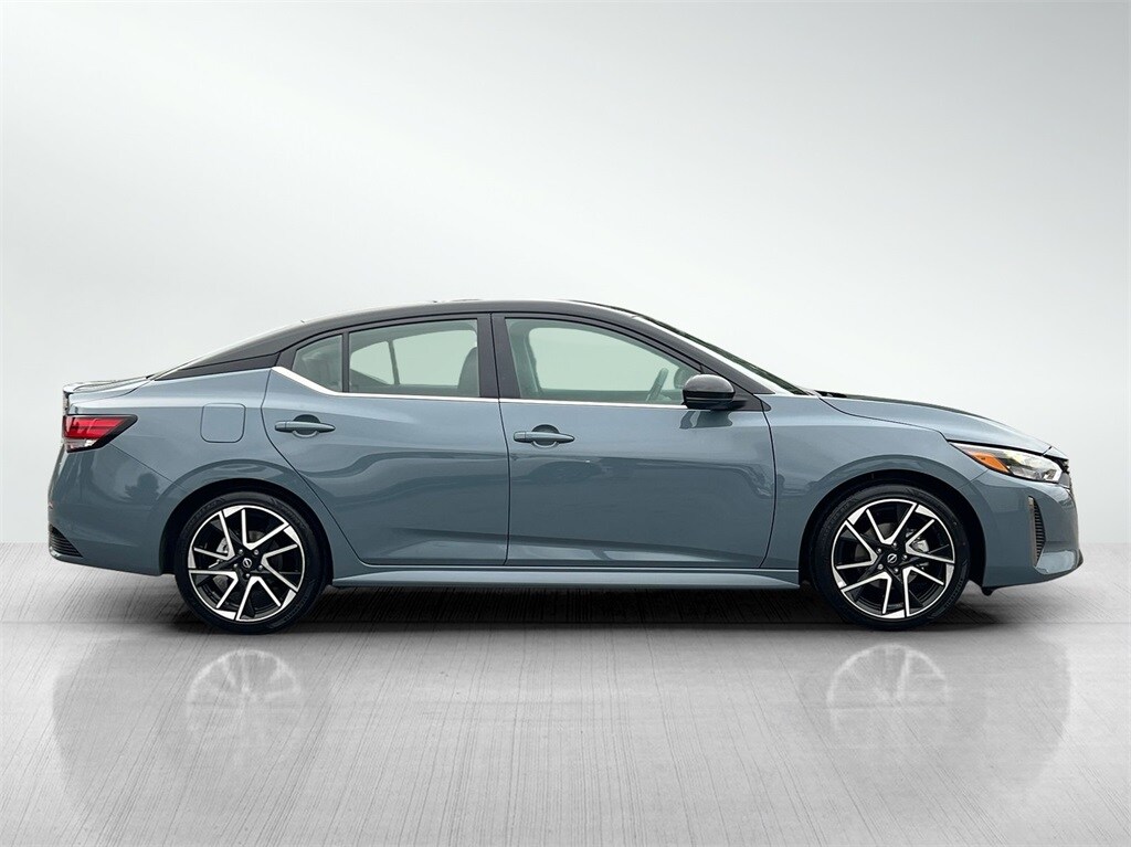 2025 Nissan Sentra SR photo 3