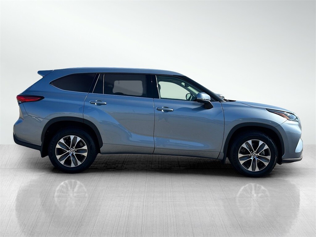 2022 Toyota Highlander XLE photo 4