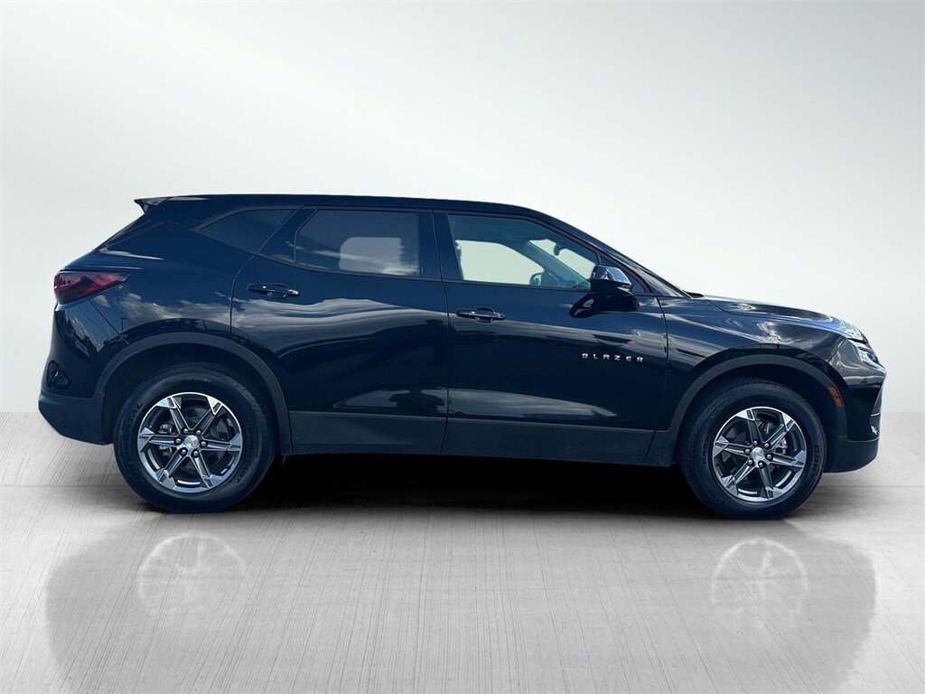2025 Chevrolet Blazer 2LT photo 3