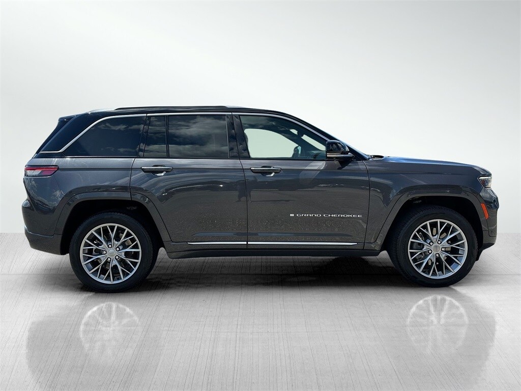 2022 Jeep Grand Cherokee Summit 4xe photo 2
