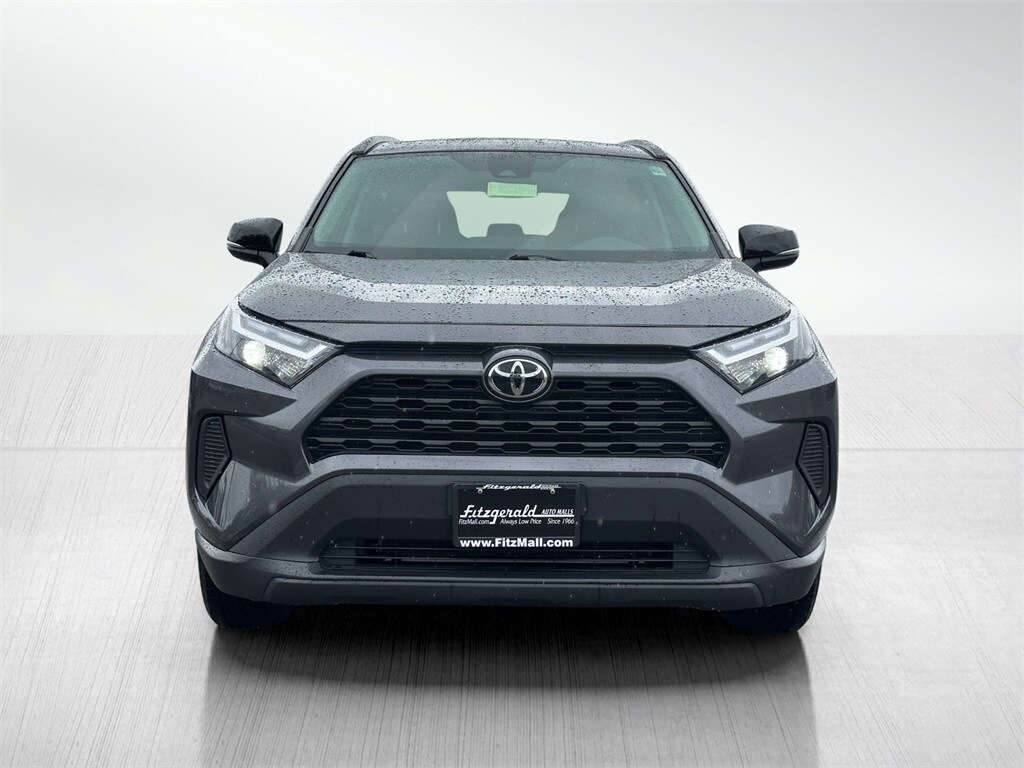 2022 Toyota RAV4 XLE photo 3
