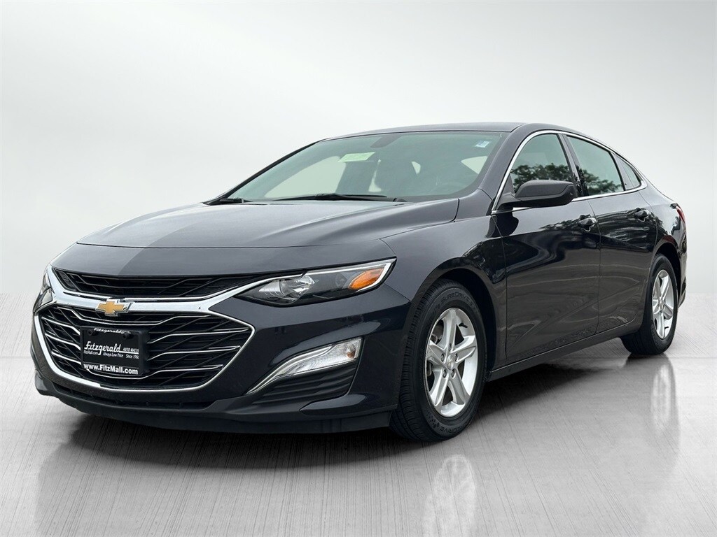 2022 Chevrolet Malibu LS photo 2