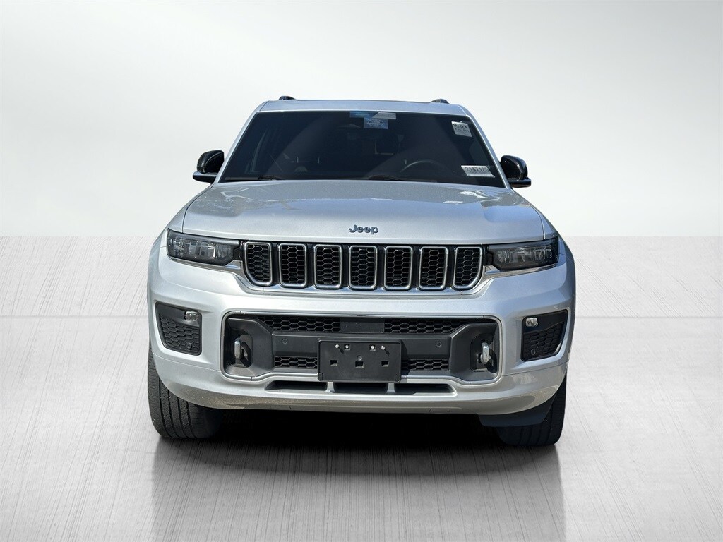 2022 Jeep Grand Cherokee Overland photo 2