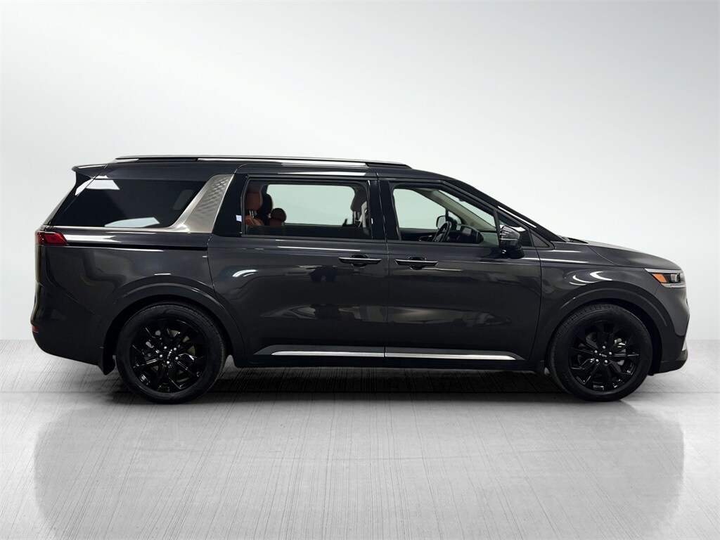 2023 Kia Carnival SX Prestige photo 2