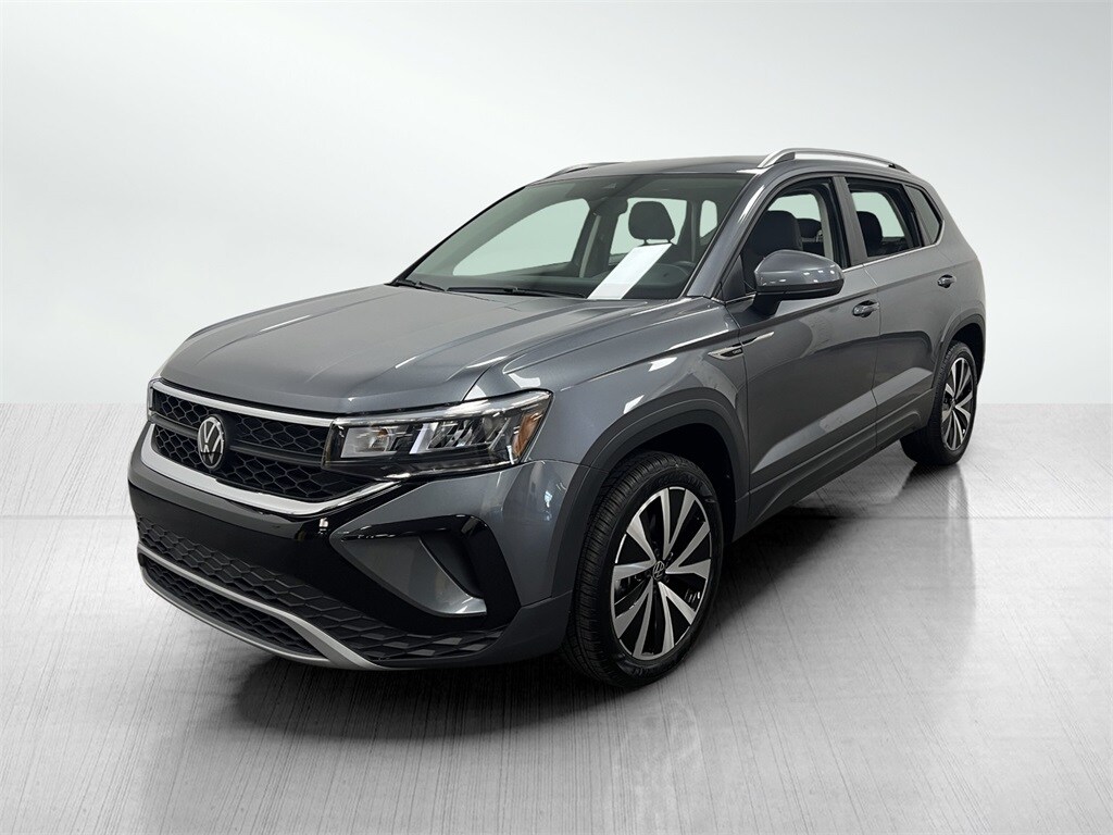 2024 Volkswagen Taos SE photo 2