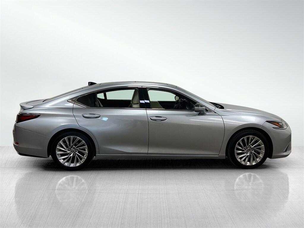 2022 Lexus ES 350 Ultra Luxury photo 4